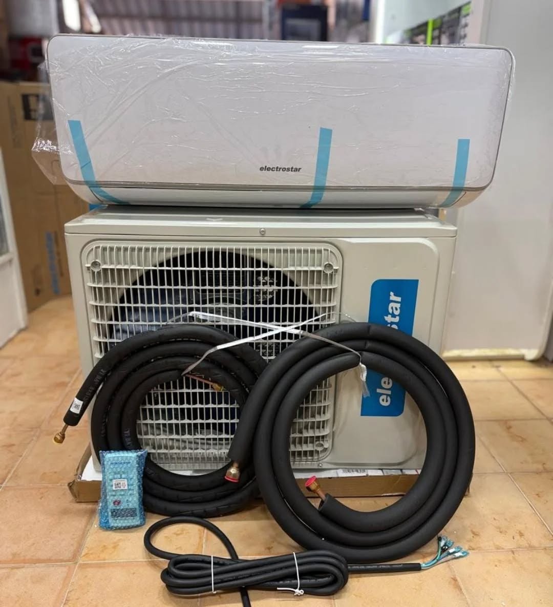 SPLIT MARCA ELECTROSTAR 3000 FRIGORIAS CON SU KIT DE INSTALACION.- - Imagen 3